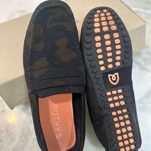 Mens 11.5 Rothy’s Driving Loafer in Woodland Camo